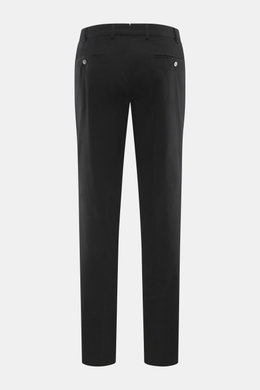 Hiltl Baumwollhose "Parma" schwarz, Rückansicht, Satin aus Baumwolle, leicht elastisch, glatter Griff, Regular Fit, schmal, Zip Fly, Bundhaken, französische Taschen, Gesäßtaschen mit Knopf.