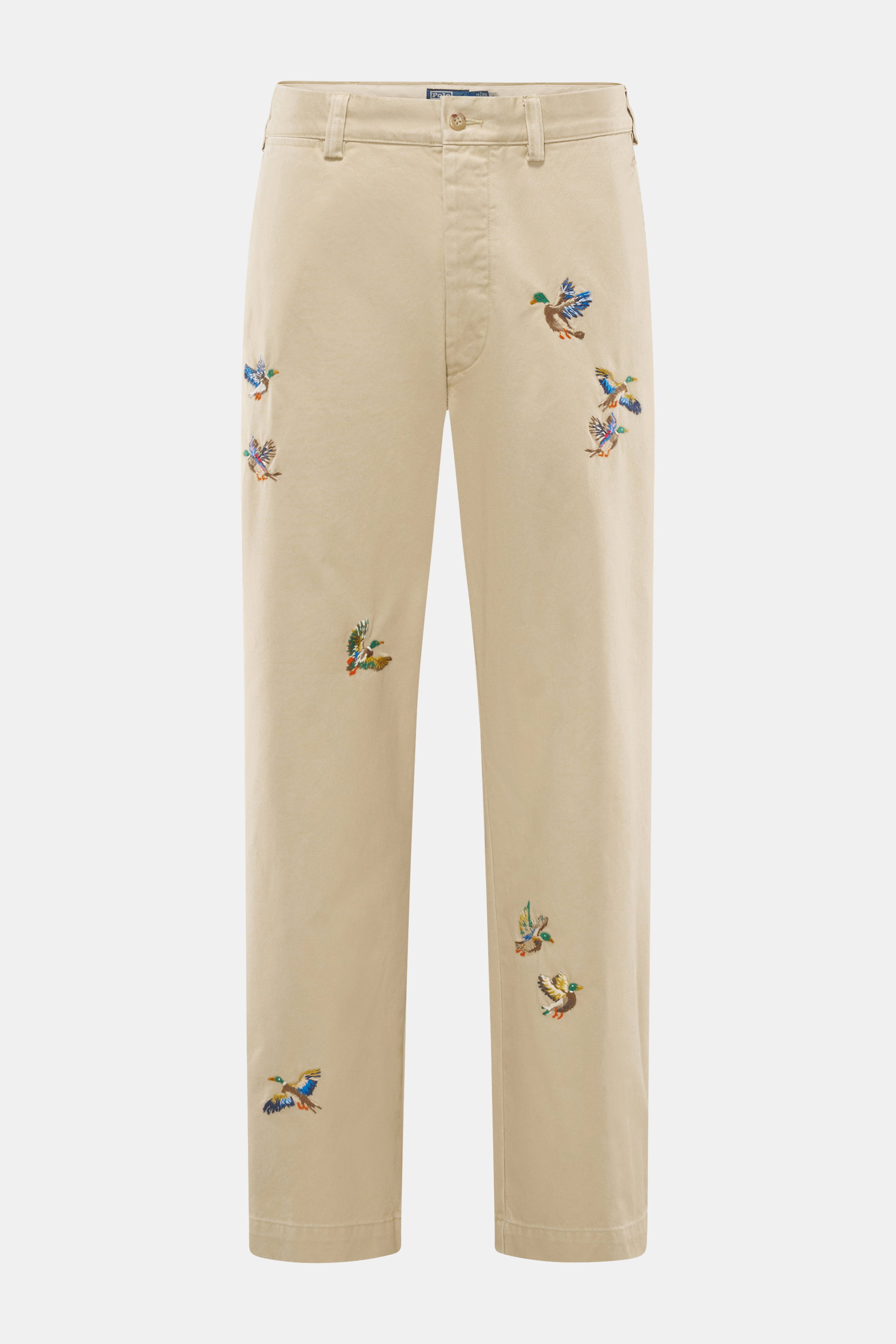 Polo Ralph Lauren Chino 'Big Fit' beige, Frontansicht, Twill aus Baumwolle, weicher Griff, Tapered Fit, gerader Schnitt, Button-Fly, Taschen in der Seitennaht, Gesäßtaschen mit Knopf, prägnantes Enten-Stitching.