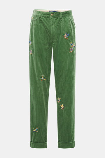 Polo Ralph Lauren Cordhose 'Whitman' grün, frontale Ansicht, Cord aus Baumwolle, softer Griff, Tapered Fit, Enten-Stitching, knöchellang, gerader Schnitt.