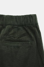 Close-up front view of 04651/ A trip in a bag Corduroy pants dark green made of soft wide cotton corduroy with seersucker inside.