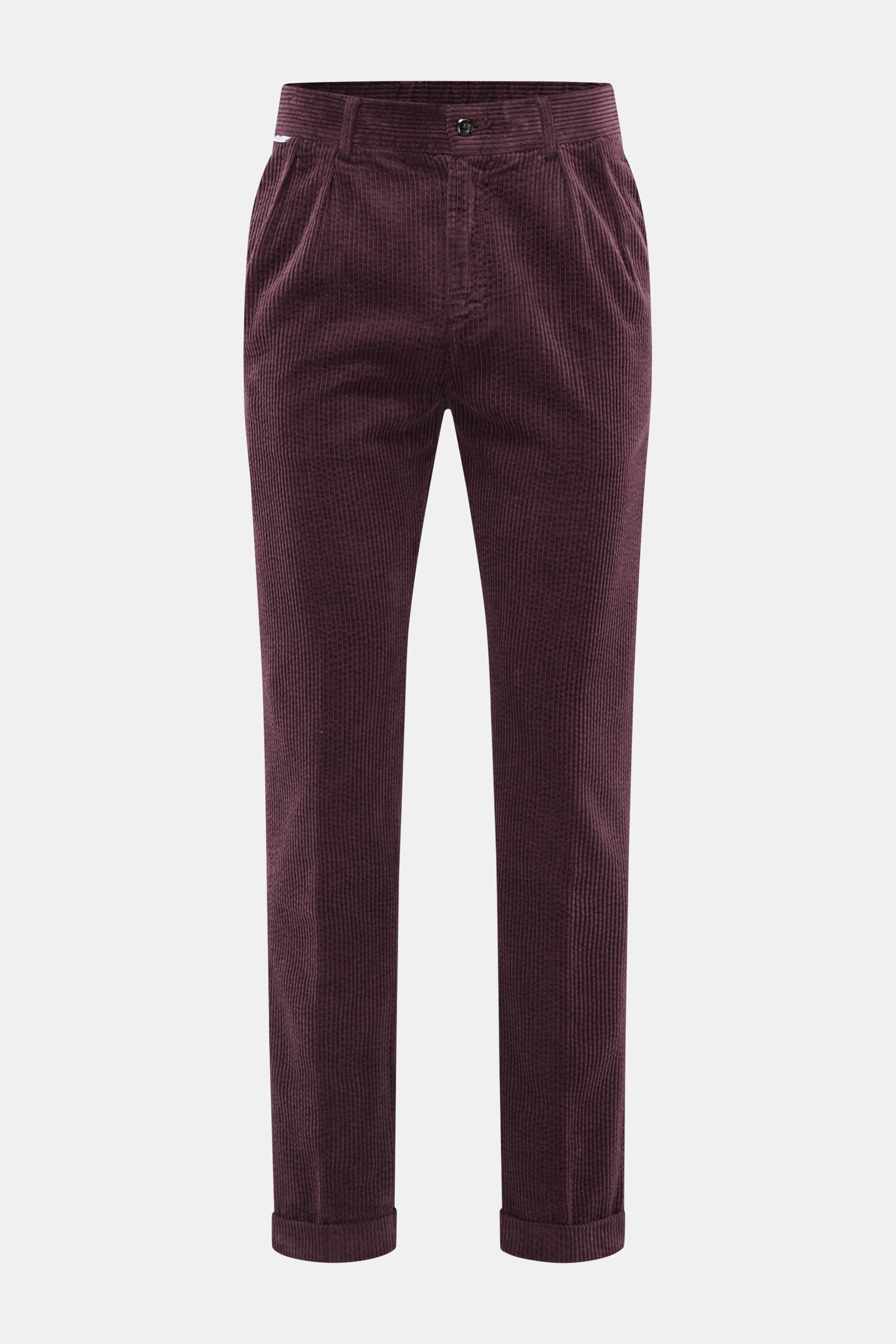 Frontansicht der 04651/ A trip in a bag Cordhose bordeaux aus softem Baumwoll-Cord mit Seersucker-Innenseite, schmal zulaufend, Bundknopf, Reißverschluss, Taschen.