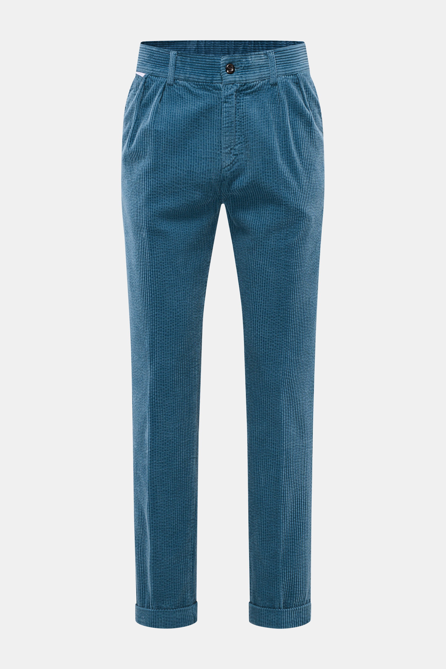 Frontal fotografierte 04651/ A trip in a bag Cordhose rauchblau aus breitem Baumwoll-Cord mit Seersucker-Innenseite, Regular Fit, schmal zulaufend, Bundknopf, Reißverschluss, Taschen und fixiertem Saumaufschlag.