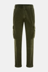 Front view of 04651/ A trip in a bag Cord Cargo-Jogpants grün in slim fit green corduroy cotton with cargo pockets, elastic waistband, and cuffed hems.