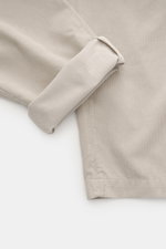 Brunello Cucinelli Cord-Cargohose sand, Detailaufnahme von schmal zulaufendem Bein mit weichem Griff, cord aus Baumwolle, garment dyed, knöchellang.