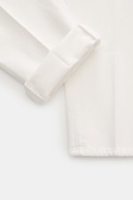 Brunello Cucinelli Chino offwhite shown from a top close-up view, twill pure cotton, soft touch, Regular Fit, tapered, zipper and button, single pleat, French and welt back pockets.
