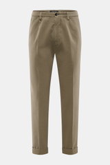 Michael Coal Chino 'Work Mc-Louis' oliv, frontale Nahaufnahme, twill Baumwolle, markante Webstruktur, Slim Fit, knöchellang, Reißverschluss, Bundknopf, Taschen, Saumaufschlag.