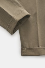 Michael Coal Chino 'Work Mc-Louis' oliv, Detailansicht vom Bein mit fixiertem Saumaufschlag, Twill aus reiner Baumwolle, garment dyed, Slim Fit, schmal zulaufend.