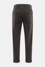 Michael Coal Chino 'Work Mc-Louis' dunkelbraun, Rückansicht, twill aus reiner Baumwolle, markante Webstruktur, fester weicher Griff, garment dyed, Slim Fit, knöchellang, schmal zulaufend, Reißverschluss und Bundknopf, französische Taschen, aufgesetzte Ges
