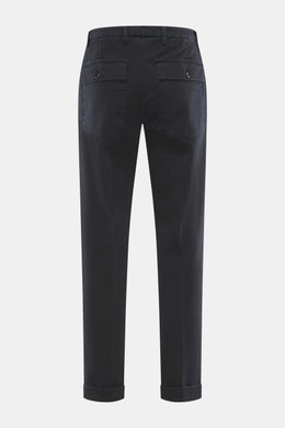 Michael Coal Chino 'Work Mc-Louis' navy, Rückansicht schmal zulaufend, knöchellang, Twill aus reiner Baumwolle, markante Webstruktur, fester weicher Griff, garment dyed, Reißverschluss, Bundknopf, französische Taschen, aufgesetzte Gesäßtaschen mit Patte, 