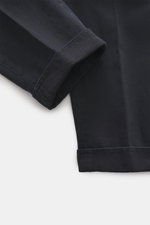 Michael Coal Chino 'Work Mc-Louis' navy, Detailaufnahme des fixierten Saumaufschlags, Twill Baumwolle, markante Webstruktur, Slim Fit, knöchellang, schmal zulaufend.