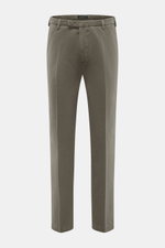Front view of Michael Coal Cotton Pants grey green, twill made of cotton with soft touch, tapered fit, regular thigh width, ankle length, narrowing, zipper and waistband hook, extended button tab, French pockets, and back pockets with flap.