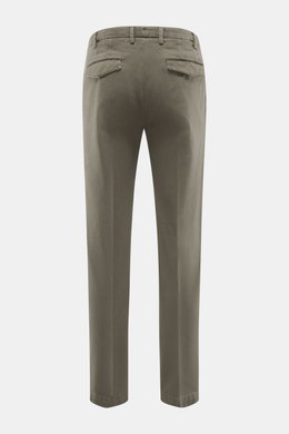 Michael Coal Cotton Pants grey green shown from the back, twill made of cotton, soft touch, tapered fit, regular thigh width, ankle length with narrowing, zipper and waistband hook, extended button tab, French pockets, back pockets with flap.