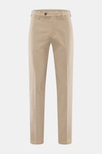 Michael Coal Baumwollhose beige, frontale Ansicht, Twill aus Baumwolle, elastische Qualität, weicher Griff, Regular Fit, sehr schmal zulaufend, Reißverschluss, Bundknopf, verlängerter Knopfriegel, französische Taschen, paspelierte Gesäßtaschen.