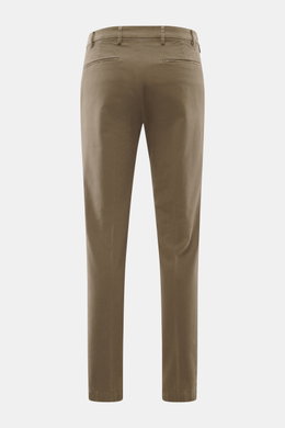 Michael Coal Cotton trousers olive shown from the back, twill made of cotton with stretch quality, soft touch, regular fit, very tapered, zipper and waistband button, extended button tab, French pockets, and piped back pockets.