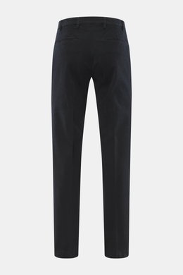 Michael Coal Baumwollhose dark navy, Rückansicht, Twill aus Baumwolle, elastische Qualität, weicher Griff, Regular Fit, sehr schmal zulaufend, Reißverschluss, Bundknopf, verlängerter Knopfriegel, französische Taschen, paspelierte Gesäßtaschen.