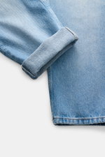 A close-up top-down view of the A.P.C. Jeans 'Jean Martin' rauchblau showing the cuffed hem and fabric texture, made of pure cotton denim with a lightly textured quality, tapered fit, regular thigh width, ankle length, slightly narrow leg, authentic wash,