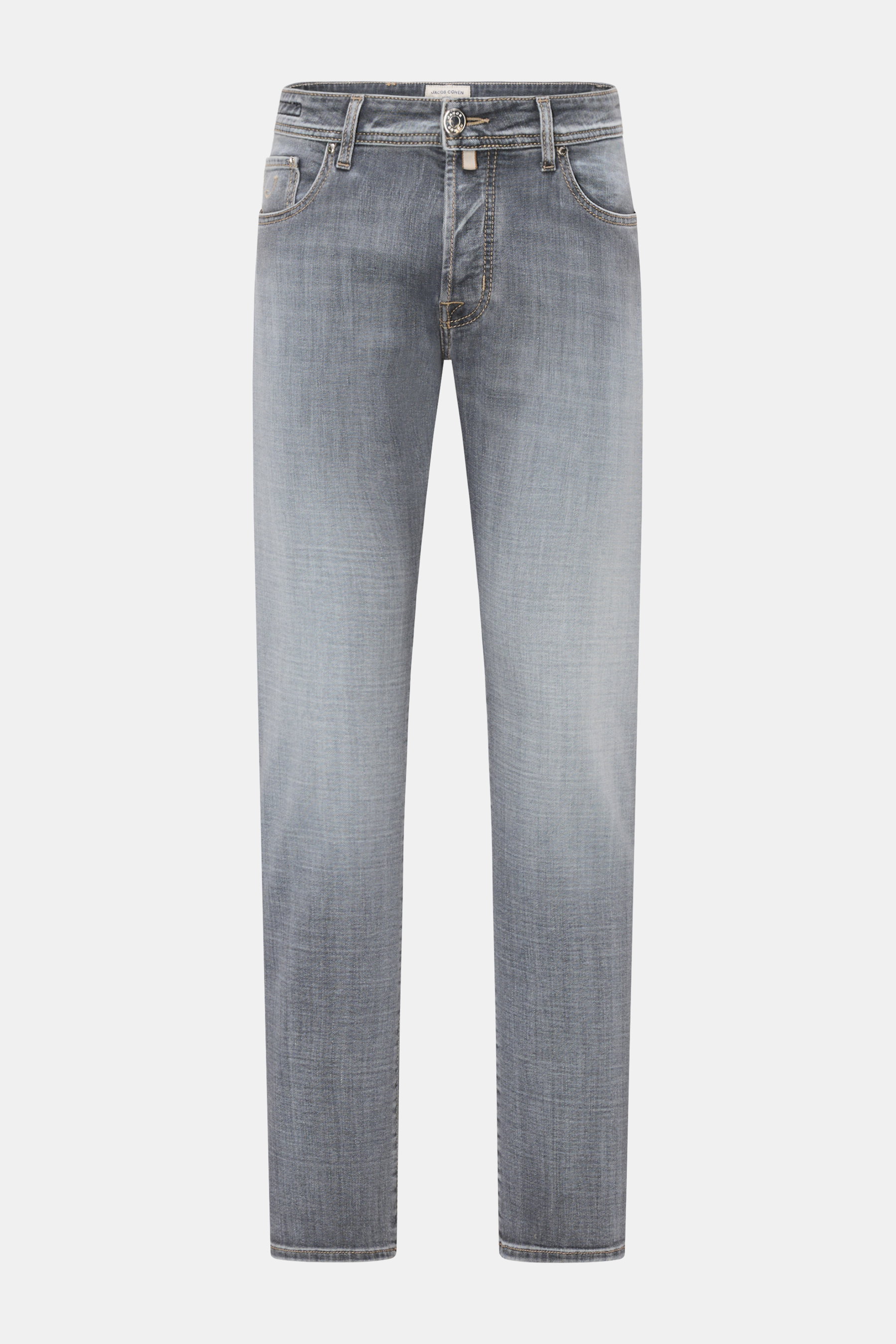 Jacob Cohen Jeans 'Bard' hellgrau, Slim Fit, leicht schmal zulaufend, frontale Nahaufnahme mit authentischer Used-Waschung, Button Fly, Five-Pocket-Stil, Münztasche mit Initial, Leder-Patch, aus Baumwolle und Microfaser mit leichtem Stretch, weicher Griff