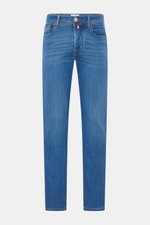 Front view of Jacob Cohen Jeans 'Bard' blau, slim fit blue jeans with button fly, five-pocket style, soft blend fabric, and leather patch.