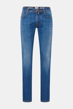 Jacob Cohen Jeans 'Bard LTD' blau, Slim Fit, frontale Ansicht, dezente Used-Waschung, Kalbfell-Patch, Five-Pocket, limitierte Edition mit Denim-Duft.