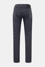 Jacob Cohen Jeans 'Bard' dunkelgrau, Rückansicht, Slim Fit, Five-Pocket-Stil, elastischer Denim, Button Fly, Leather Patch am Bund.
