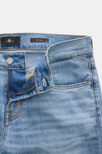 Close-up front view of 7 for all mankind Jeans 'Slimmy' rauchblau with zip fly, five-pocket style, and subtle used wash.

Description: <p>Mit sieben Jeans kommt der Mensch gut durchs Leben – so die Philosophie des Denim-Labels 7 FOR ALL MANKIND. Das leich