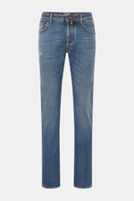Jacob Cohen Jeans 'Bard' rauchblau, Slim Fit, aus leicht elastischem Denim mit dezenter Used-Waschung, von vorne fotografiert.