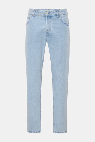 PT Torino Denim Jeans 'Rebel' hellblau, frontale Ansicht, klassischer Button-Fly, Five-Pocket, leichter Used-Look, knöchellang, reine Baumwolle.