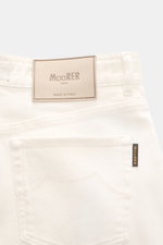 Close-up rear view of Moorer Jeans 'Milton' off-white showing leather patch, back pocket with stitching, and branded tag on stretchy cotton denim.

Description: 
<p>For casual denim looks: The 'Milton' jeans by MOORER offer unparalleled comfort and are th