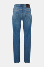 Moorer Jeans 'Milton' rauchblau, Rückansicht, Regular Fit mit elastischer Baumwolle, Used-Waschung, Five-Pocket, Button Fly, Leather-Patch, Stitching