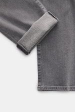 Citizens of Humanity Jeans 'The London' grau, Detailaufnahme vom Bein mit aufgekrempeltem Saum, elastischer Denim, Slim Fit, Used-Waschung.