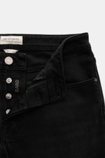 Jacob Cohen Jeans 'Bard' dunkelgrau, Slim Fit, schmal zulaufend, Button Fly, Five-Pocket-Stil, Denim aus Baumwolle und Microfaser, weicher Griff, Used-Waschung, Münztasche mit Initial, Leather Patch in Ponyfell-Optik, Detailansicht von oben.