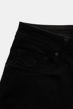 Jacob Cohen Jeans 'Bard' schwarz, Nahaufnahme schmal zulaufend, Slim Fit, Denim aus Baumwolle und Microfaser, elastisch, weicher Griff, Button Fly, Five-Pocket-Stil, Münztasche mit Initial, Gesäßtaschen mit Stitching, Leather Patch in Ponyfell-Optik.