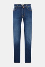 Jacob Cohen Jeans 'Bard' blau, Slim Fit, elastischer Baumwoll-Denim mit softer Haptik, dezenter Used-Waschung, Button Fly, Frontansicht.
