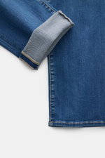 Jacob Cohen Jeans 'Nick' rauchblau, Detailaufnahme vom Bein mit umgeschlagenem Saum, Denim aus Baumwolle, elastisch, Slim Fit, Used-Waschung.