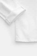Jacob Cohen Jeans 'Bard' offwhite im Slim Fit, Detailaufnahme von unten schräg mit umgeschlagenem Hosenbein, Five-Pocket-Jeans aus elastischem Baumwoll-Denim, Button Fly, tonales Stitching und Kalbsfell-Patch.