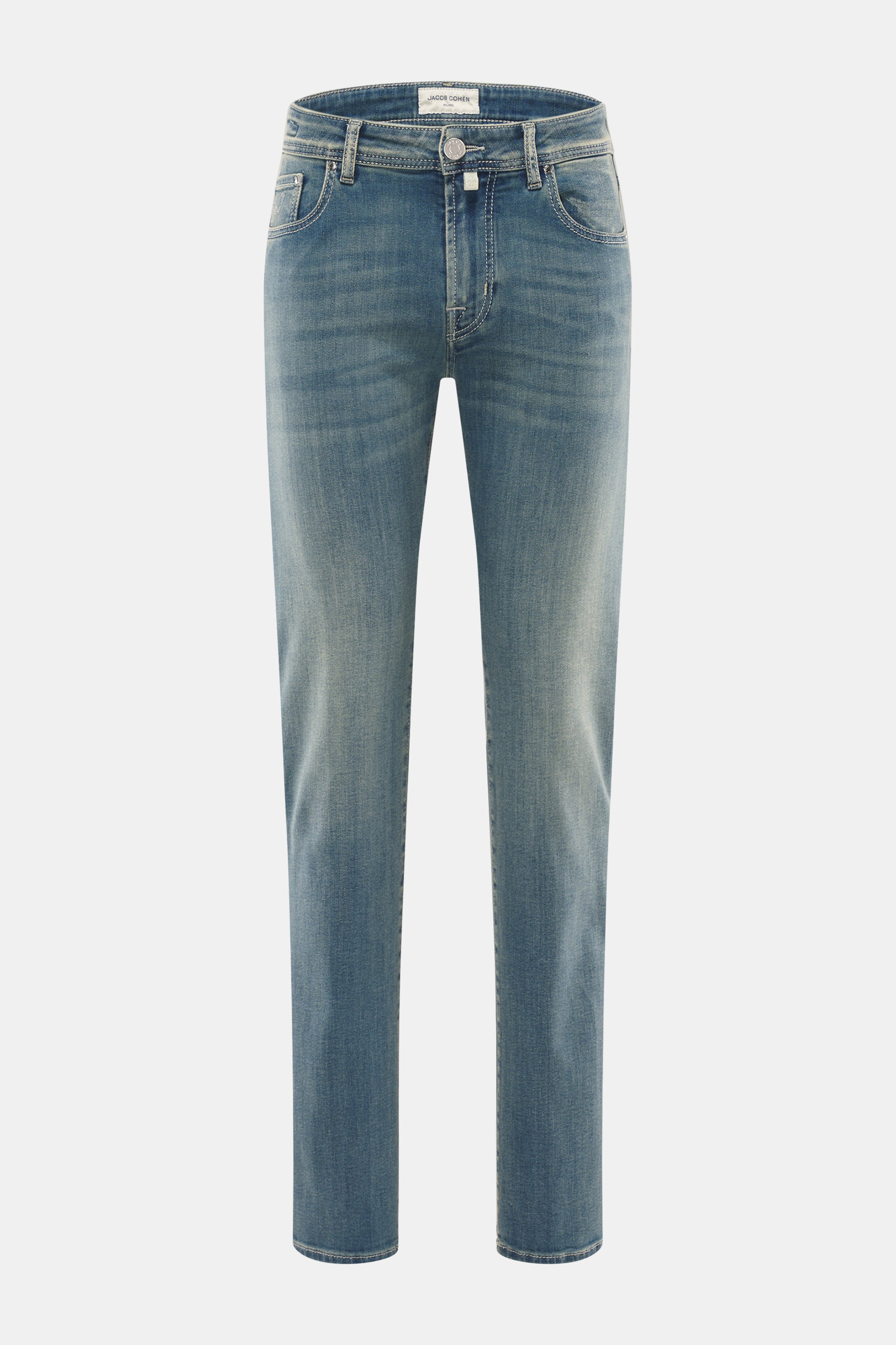 Jacob Cohen Jeans 'Bard Fast' graublau, frontale Nahaufnahme, Slim Fit, softer Denim mit Used-Waschung, Five-Pocket, Lederpatch, elastisch und schmal.
