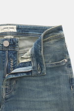 Jacob Cohen Jeans 'Bard Fast' graublau, Detailfoto von oben mit geöffneter Slim Fit Jeans aus Baumwolle, Lyocell, Stretch, Used-Waschung, Button Fly, Leather Patch.