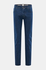 Jacob Cohen Jeans 'Bard LTD' dunkelblau, frontal fotografiert, Slim Fit, Selvedge-Denim, Kalbfell-Patch mit Nummer, dezente Used-Waschung, elastisch.