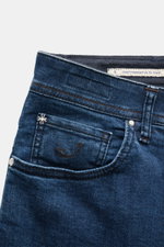 Jacob Cohen Jeans 'Bard LTD' dunkelblau, Detailansicht von hinten oben, Selvedge-Denim, Kalbfell-Patch, Slim Fit, Five-Pocket, limitierte Edition.