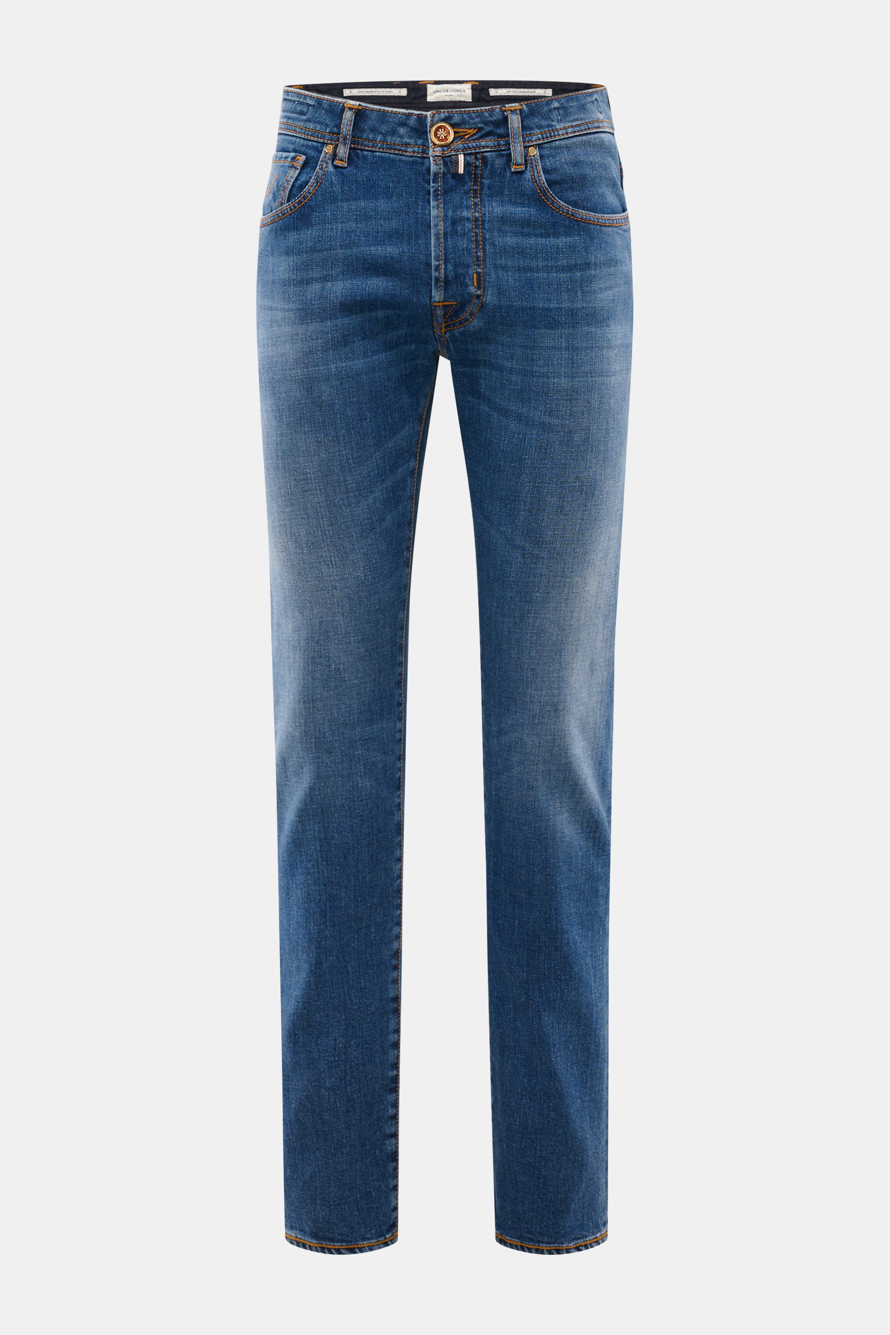 Jacob Cohen Jeans 'Bard LTD' blau, Frontansicht, Slim Fit, Selvedge-Denim, Kalbfell-Patch mit Nummer, dezente Used-Waschung, Button Fly, Five-Pocket-Stil, komfortabler Stretch-Anteil.