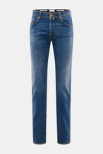 Jacob Cohen Jeans 'Bard LTD' blau, Frontansicht, Slim Fit, Selvedge-Denim, Kalbfell-Patch mit Nummer, dezente Used-Waschung, Button Fly, Five-Pocket-Stil, komfortabler Stretch-Anteil.