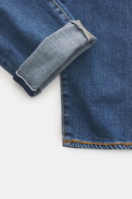 Jacob Cohen Jeans 'Bard LTD' blau, Nahaufnahme der umgekrempelten Hose mit Selvedge-Denim, Kalbfell-Patch und feiner Used-Waschung.