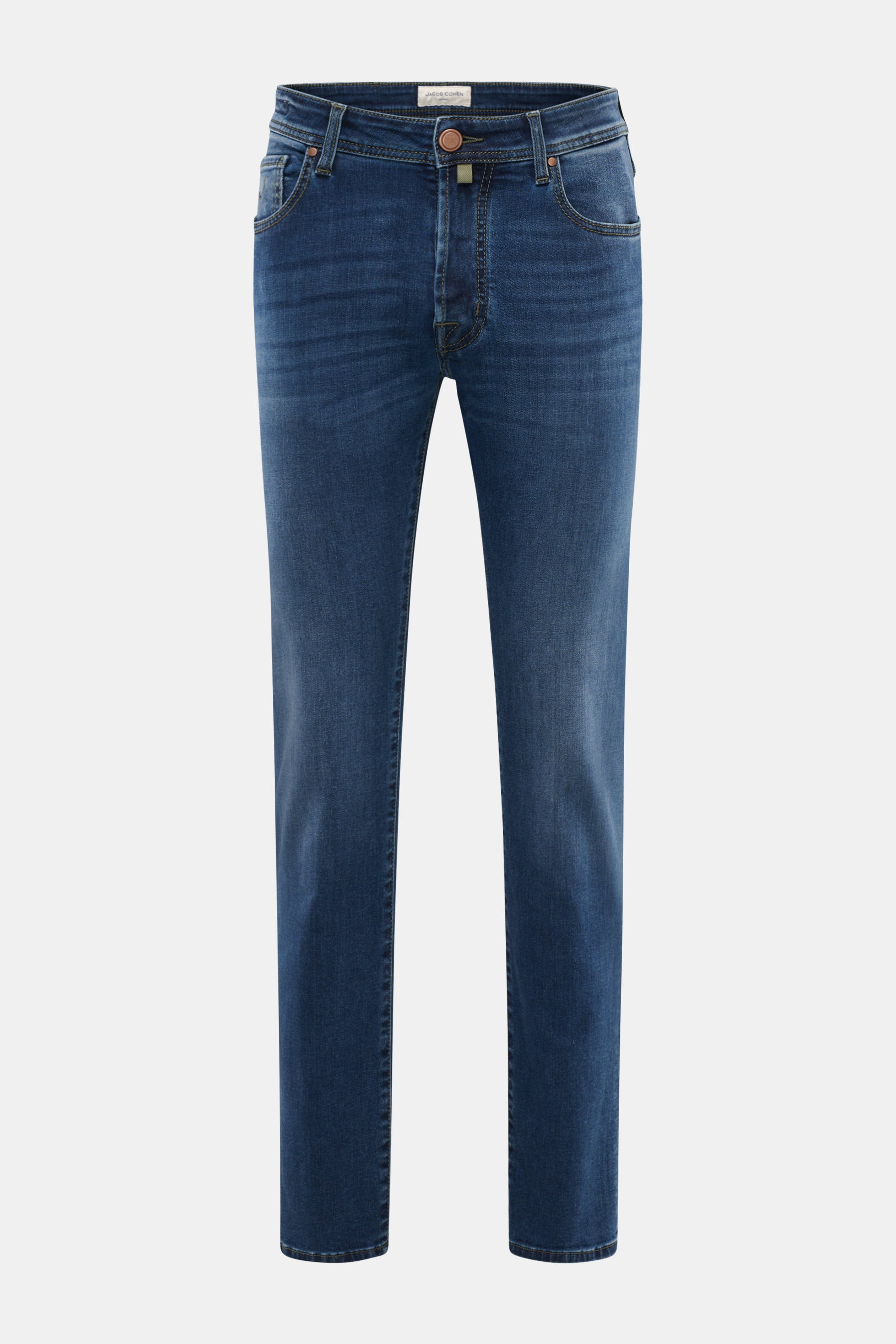 Jacob Cohen Jeans 'Bard' dunkelblau, Slim Fit, schmal zulaufend, aus Baumwolle mit Stretch, frontale Nahaufnahme, dezente Used-Waschung, Button Fly, Five-Pocket, Kalbfell-Patch in Hahnentritt-Design.