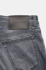 Jacob Cohen Jeans 'Bard Fast' grey, Detailaufnahme von hinten oben, soften elastischen Denim mit Used-Waschung und Leather Patch.