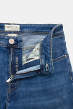Jacob Cohen Jeans 'Bard Fast' graublau, Nahaufnahme von Bund und Reißverschluss, Denim mit Baumwolle, Lyocell, Stretch, Used-Waschung, Button Fly.
