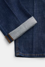 Close-up of folded Jacob Cohen Jeans 'Jude' navy showing raw denim texture and rolled cuff from top-down perspective.

Description: With JACOB COHEN, you are always right when it comes to modern luxury in everyday life: The premium jeans 'Jude' combines s