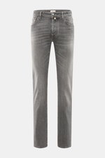 Jacob Cohen Jeans 'Bard' grau, Frontansicht, Slim Fit, Button Fly, Five-Pocket, Baumwolle, elastisch, Patch mit Auto und Tannenbaum, Après Ski Sammlerstück.