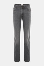 Jacob Cohen Jeans 'Bard' grau, Slim Fit, elastischer Baumwolle, Button Fly, Five-Pocket-Stil, Münztasche mit Initial, Gesäßtaschen mit Stitching, gemustertes Leather Patch, Vorderansicht.