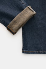 Jacob Cohen Jeans 'Bard' graublau, Detailaufnahme von unten, robustem Denim, leichter Stretch, Used-Waschung, kontrastfarbenem Stitching, schmal zulaufend.