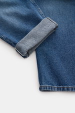 A.P.C. Jeans 'Jean Martin' graublau im Detail von vorne mit authentischer Waschung, griffigem Baumwoll-Denim, leicht schmal zulaufendem Tapered Fit.